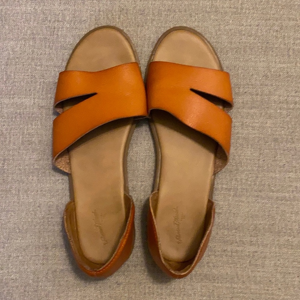 Universal Thread Sandals